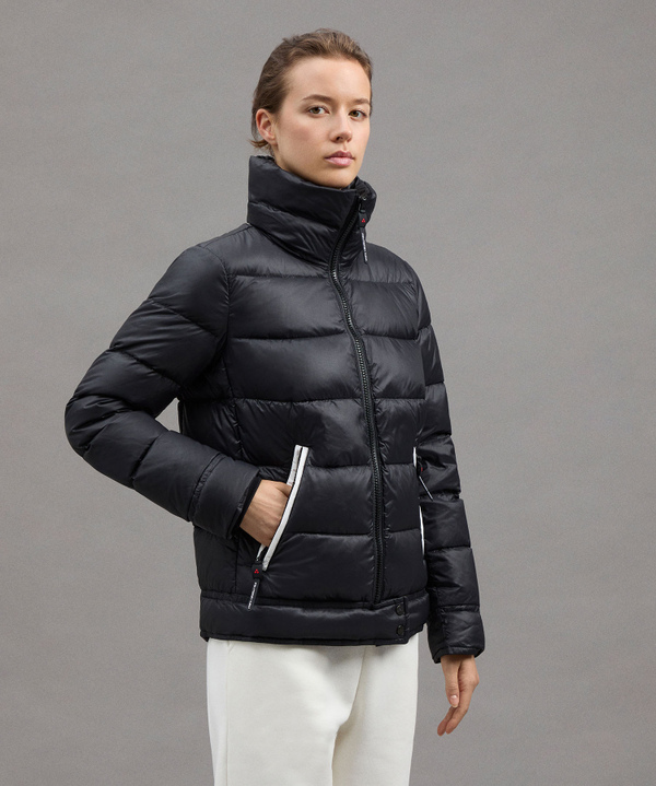 Umweltfreundliche, kurze und sportliche Daunenjacke - Peuterey