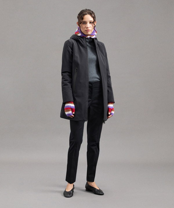 Glatte Slim Fit Daunenjacke mit kontrastreichen Details - Peuterey