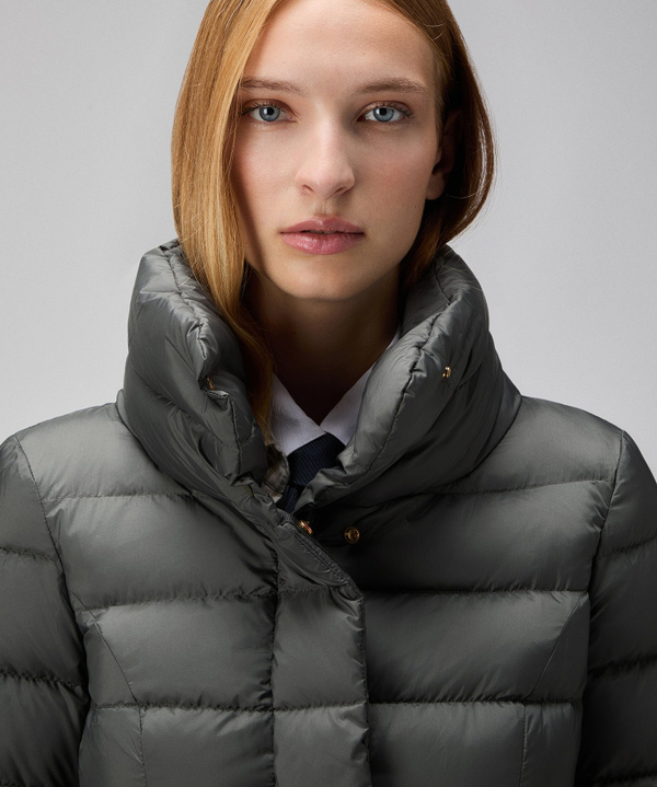 Kurze Daunenjacke mit hohem Kragen - Peuterey