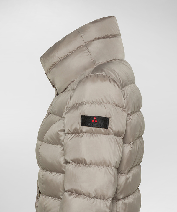 Kurze Daunenjacke mit hohem Kragen - Peuterey