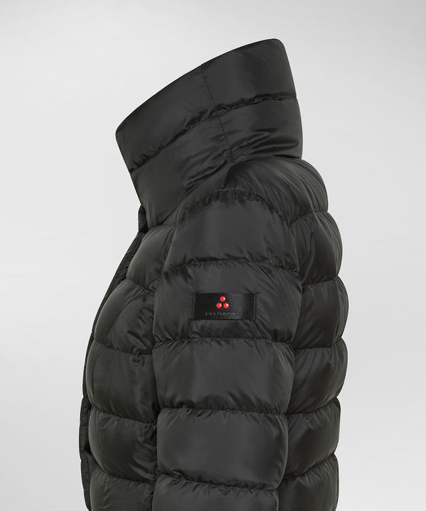 Kurze Daunenjacke mit hohem Kragen - Peuterey