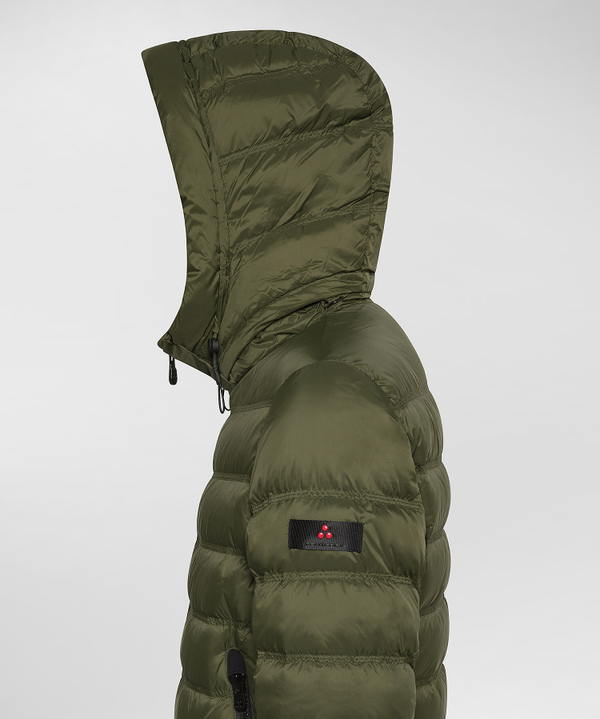 SUPERLEICHTE KURZE DAUNENJACKE AUS NYLON - Peuterey