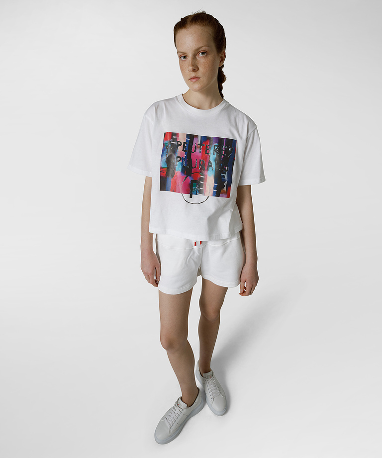 T-Shirt mit Multicolor-Print, Linie Peuterey.Plurals - Die entwicklung des logos | Peuterey