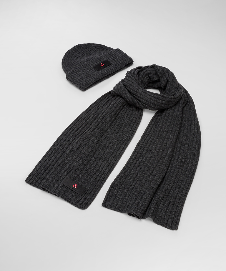 Ribbed scarf and hat set