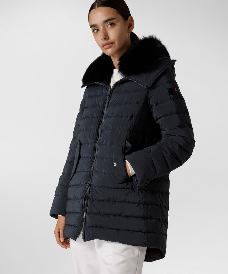Lange Daunenjacke mit Fell in gleicher Farbnuance - Winter jackets for Women | Peuterey