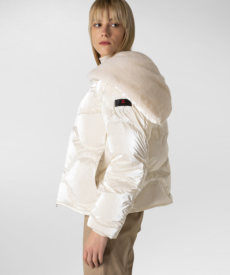 Quilted bomber with aviator-type hood - Fall-Winter 2022 Womenswear Collection | Peuterey