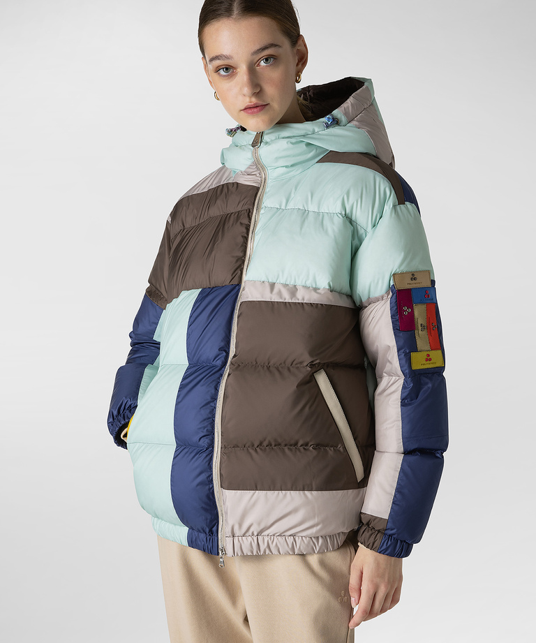 Farbige Patchwork-Daunenjacke - Zeitlose Kleidung für Damen - Ikonische Jacken | Peuterey