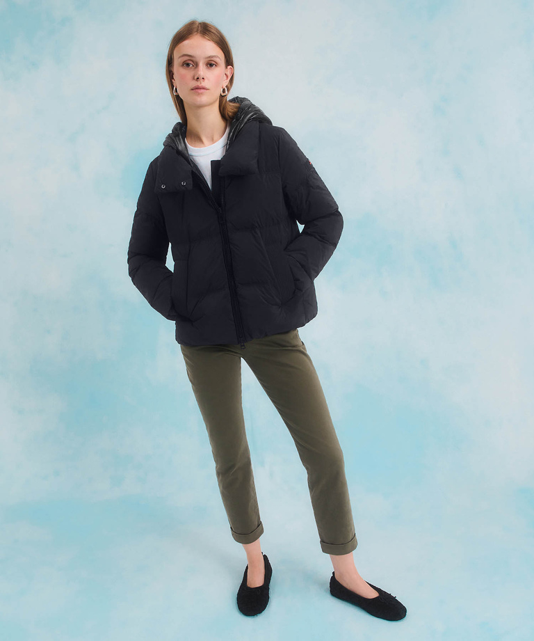 Puffer jacket con cappuccio in contrasto materiale - Piumini Donna | Peuterey