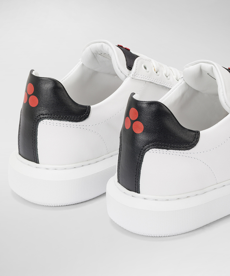 Leder-Sneaker mit geprägtem Logo