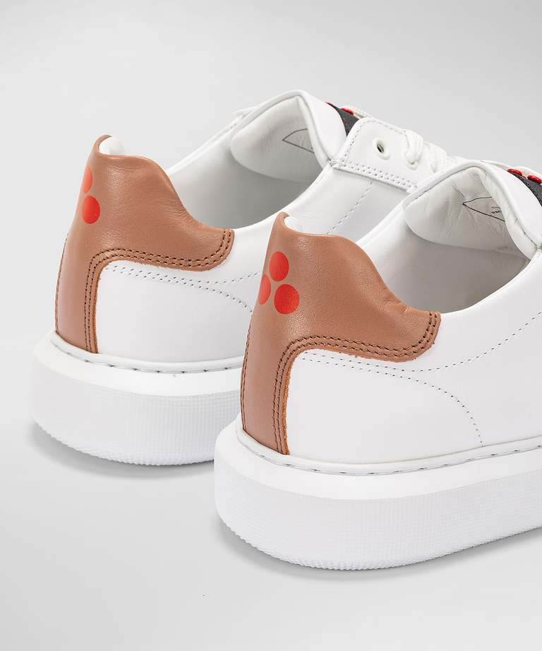 Leder-Sneaker mit geprägtem Logo