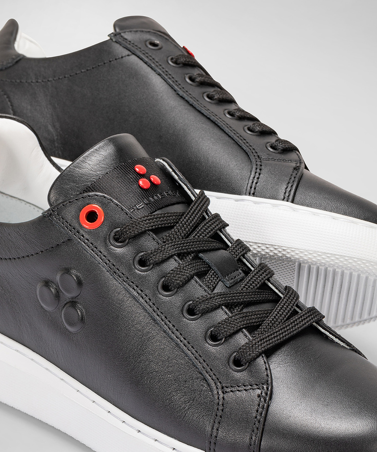 Leder-Sneaker mit geprägtem Logo