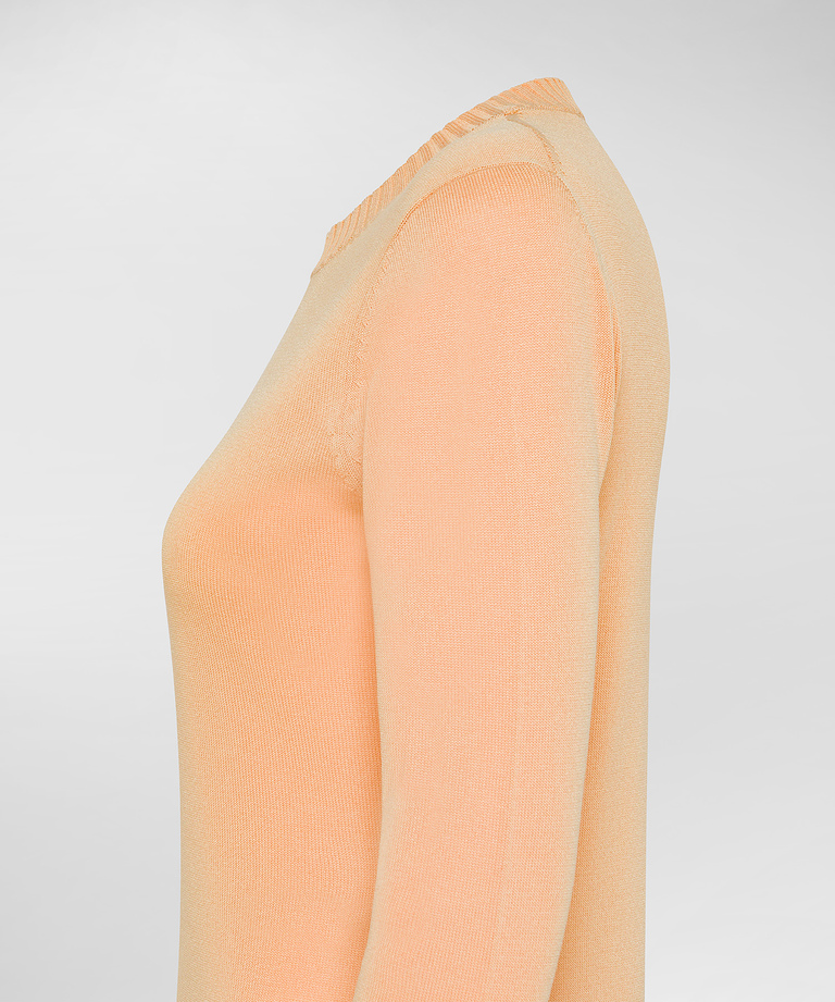 Crew neck sweater with contrasting cuffs
