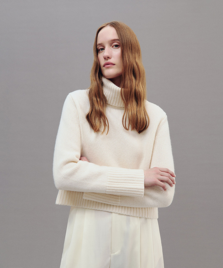 CASHMERE BLEND TURTLENECK SWEATER - Women's Sale | Peuterey