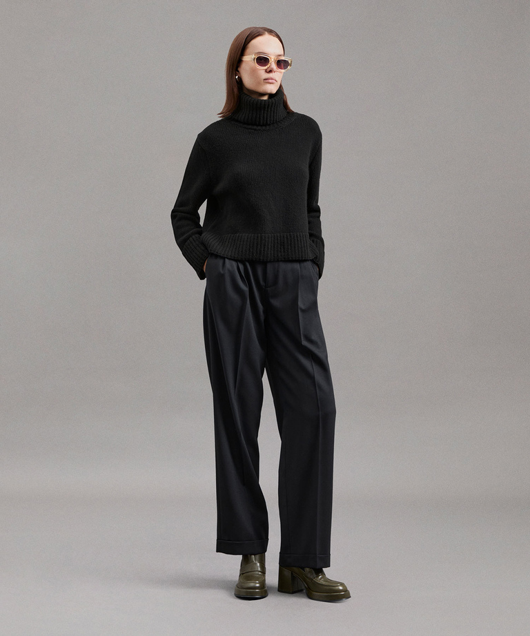 CASHMERE BLEND TURTLENECK SWEATER - Women's Sale | Peuterey