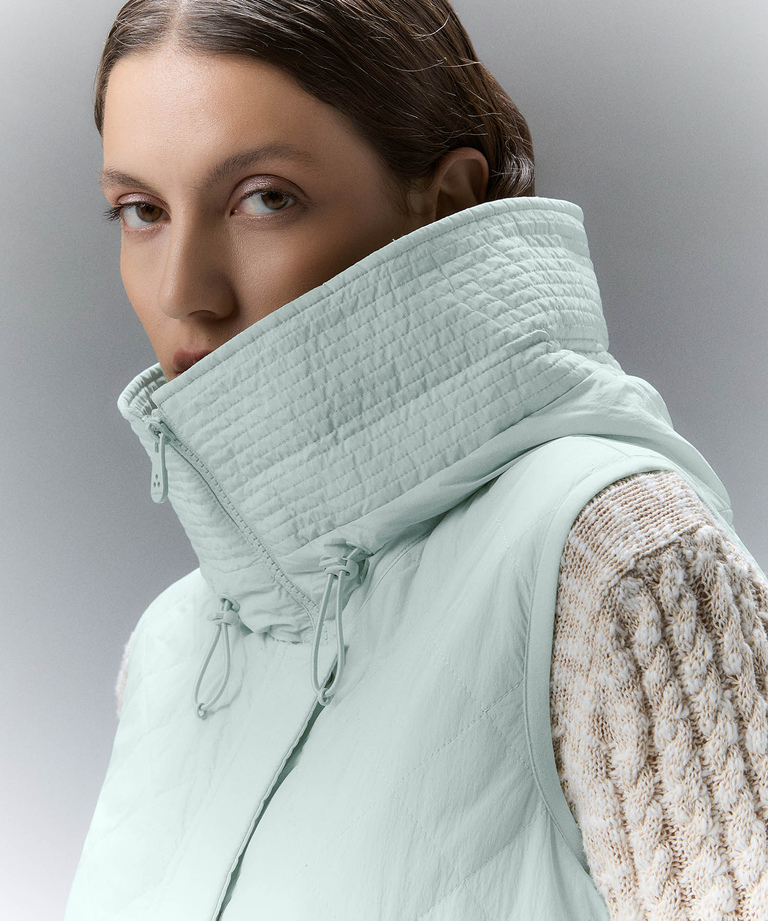 Padded vest con cappuccio