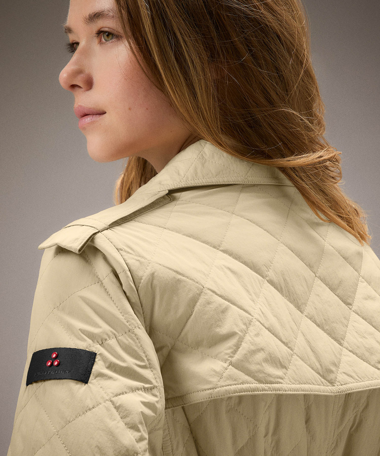 Trench imbottito con trapunta a rombi