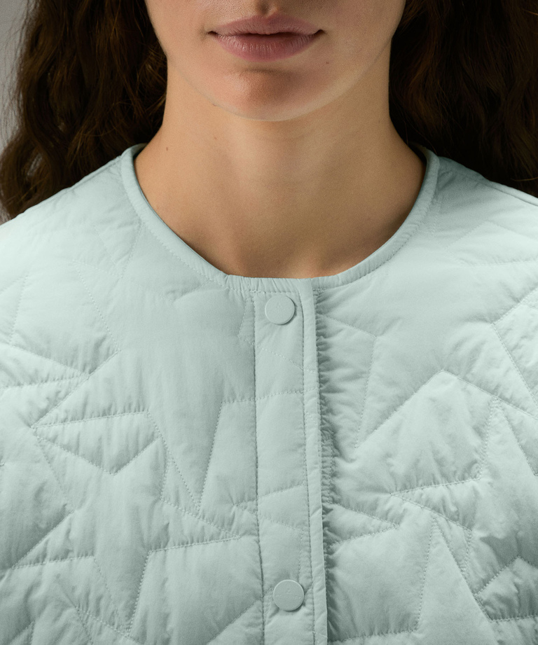 Lightweight down jacket with star quilting