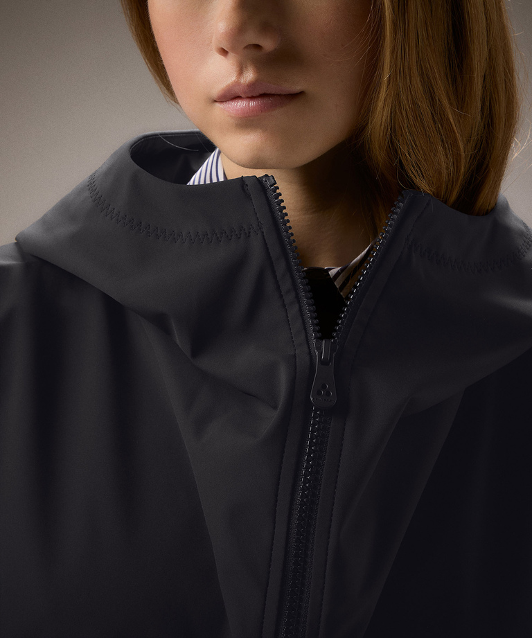 Short stretch windbreaker