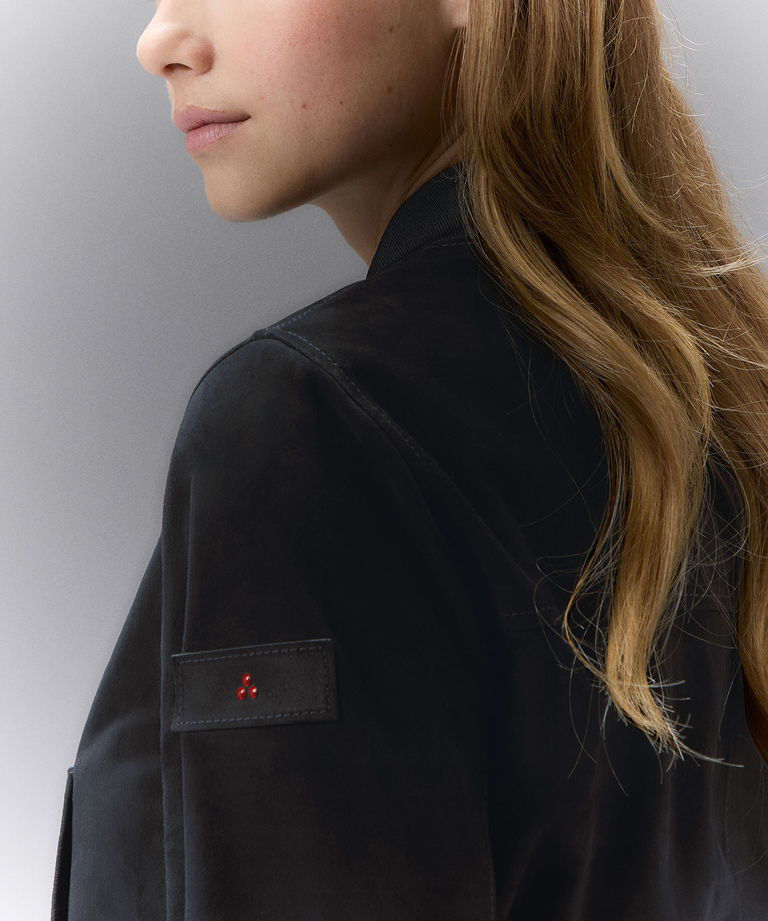 Kurze Bomberjacke aus Wildleder