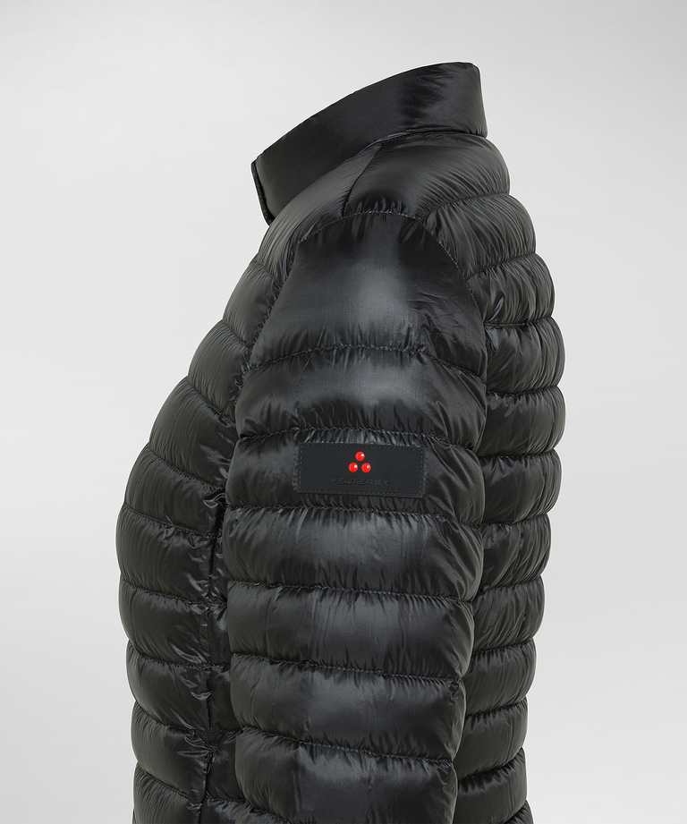 Packable lightweight goose down jacket
