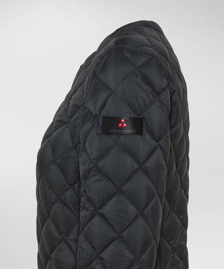 Schmale Daunenjacke mit Rautensteppung