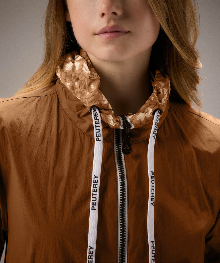 Reversible windbreaker