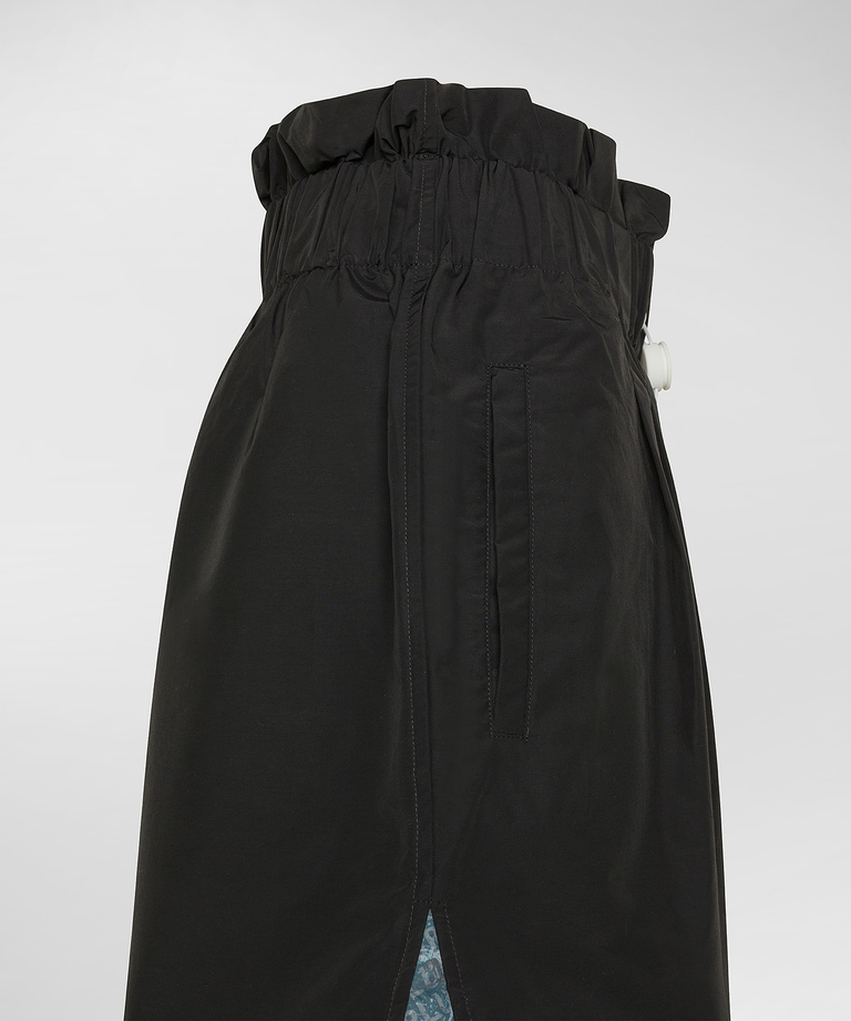 Shorts mit Kordelzug und Seitenschlitzen