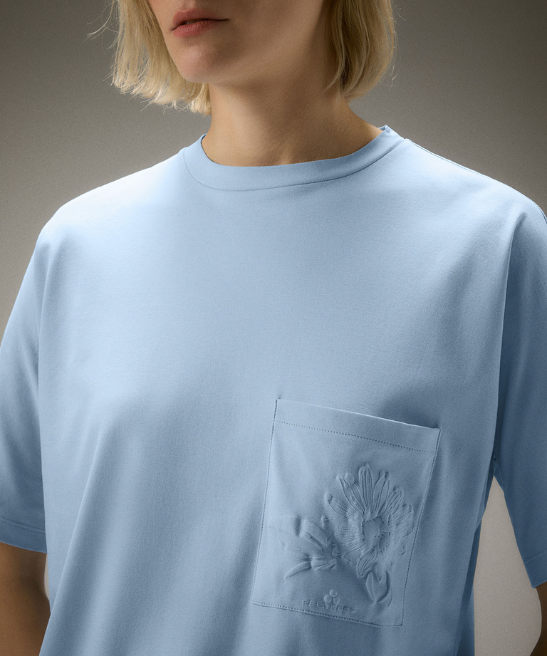 T-shirt with kimono shoulder and pocket with printed detail