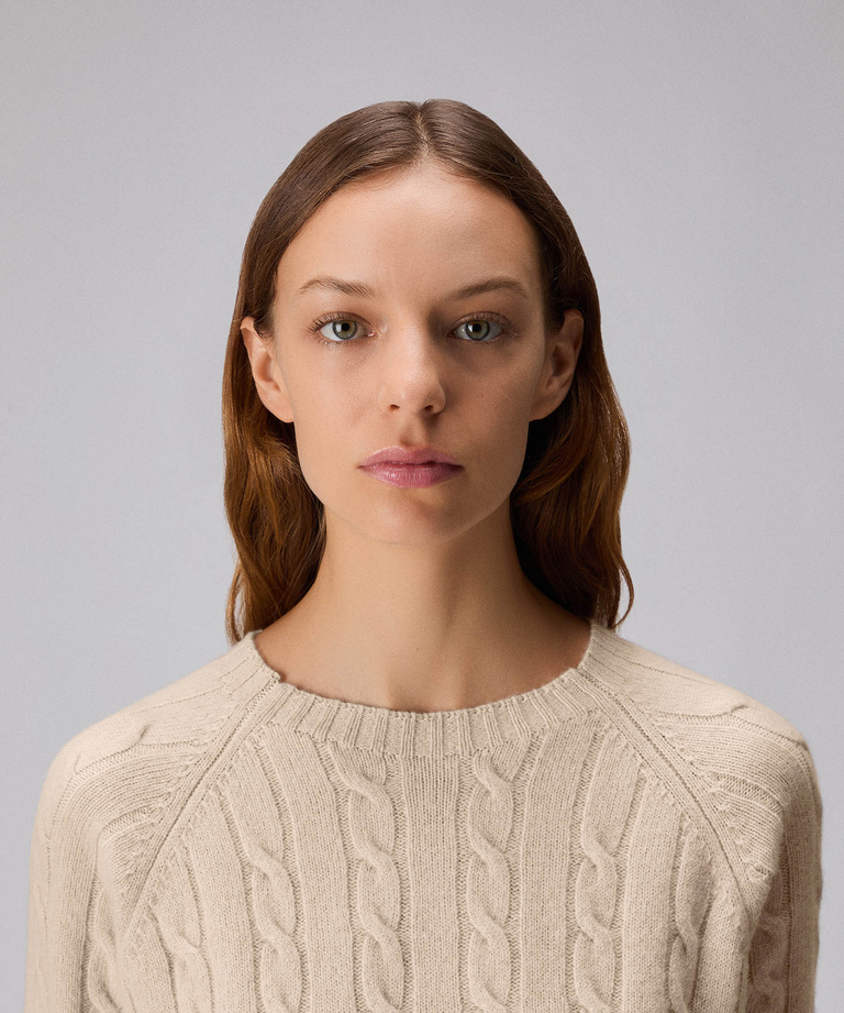 Short-sleeved carded wool sweater