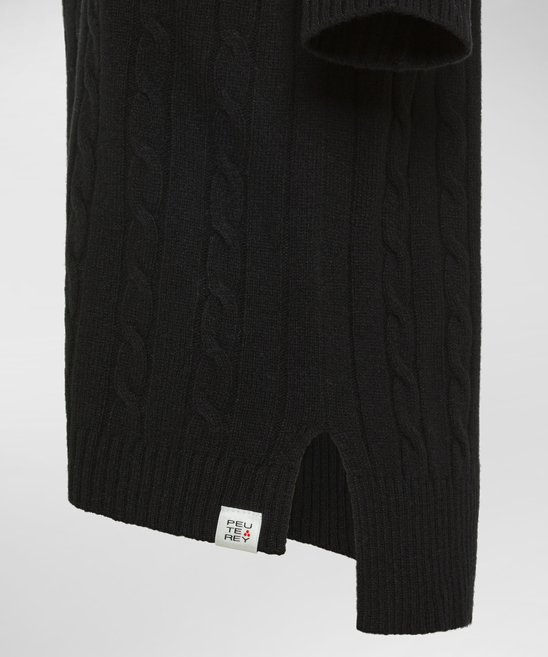 Short-sleeved carded wool sweater