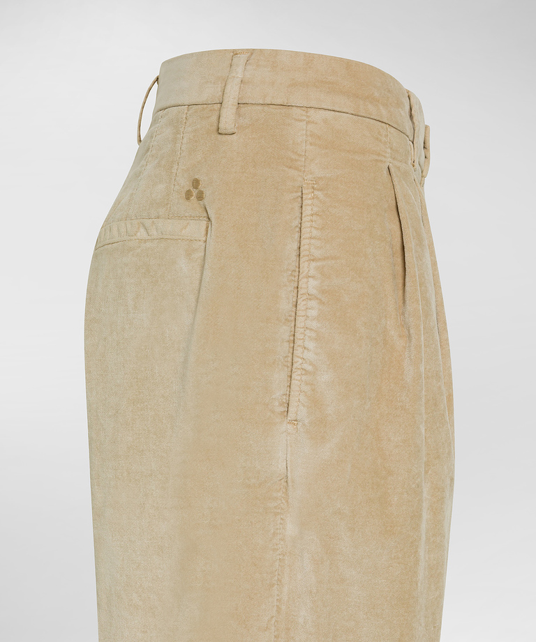 Samthose mit Bundfalten