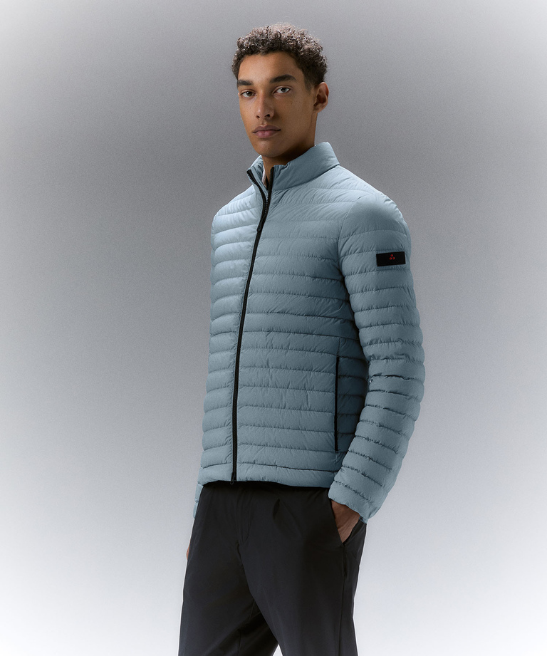 Ultra-lightweight and water-repellent down jacket