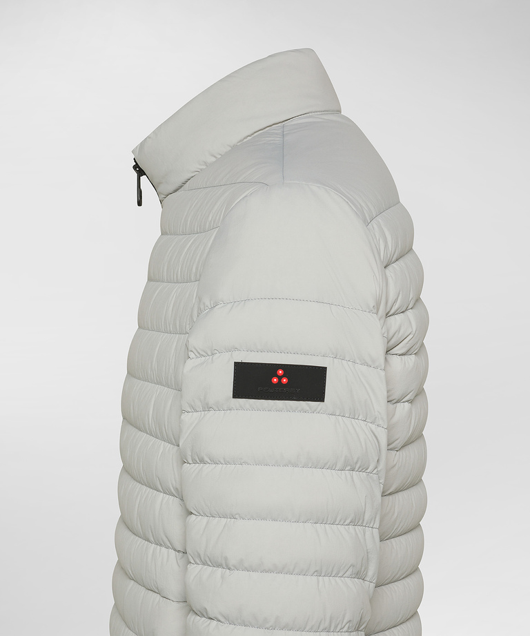 Ultra-lightweight and water-repellent down jacket