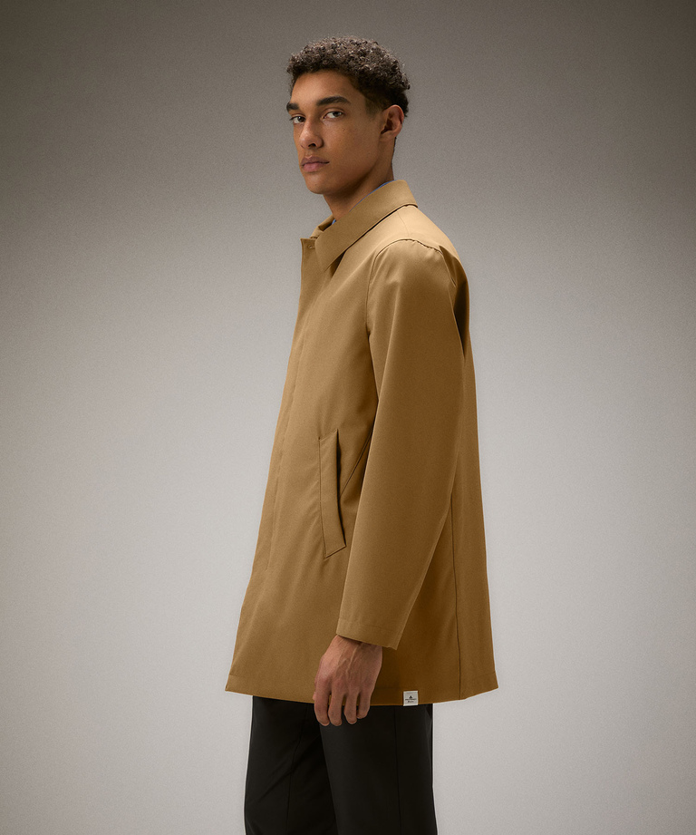 Trench lungo idrorepellente