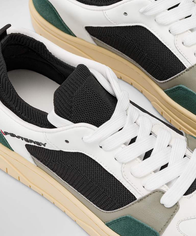 Sneakers with coloured details