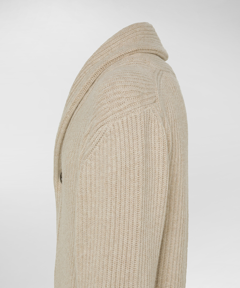 Ribbed sweater with buttons