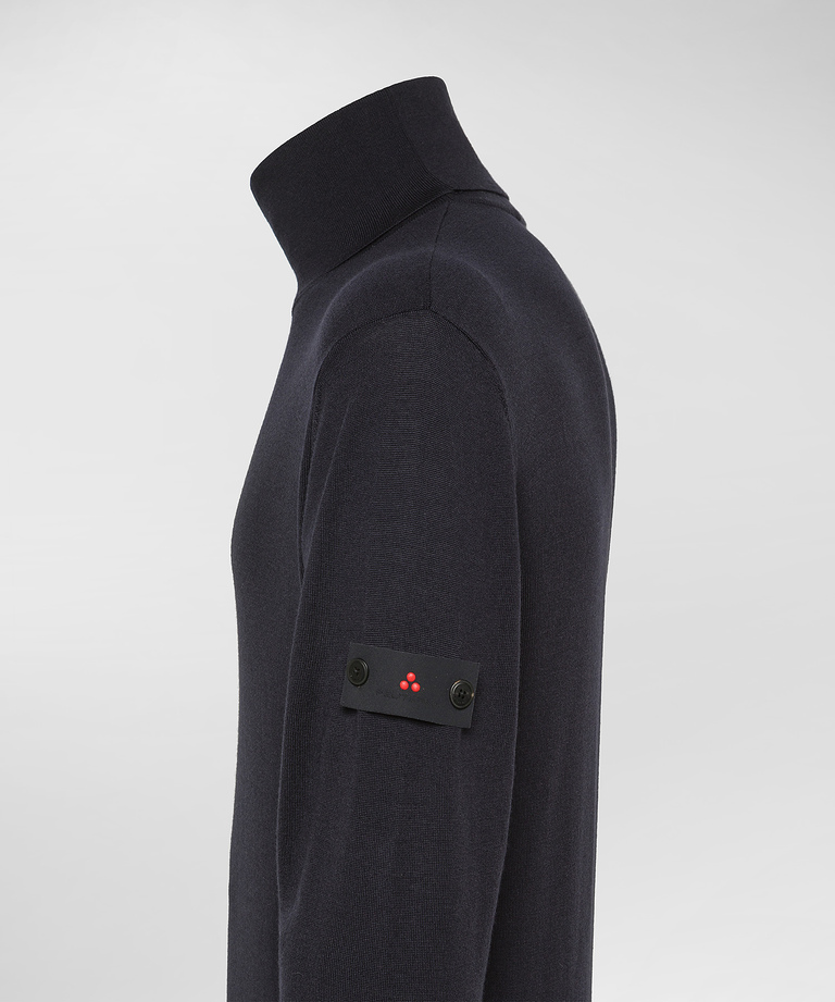 Merino wool blend turtleneck