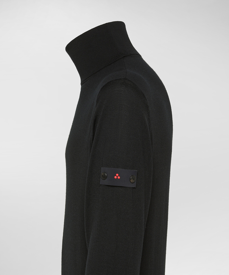 Merino wool blend turtleneck