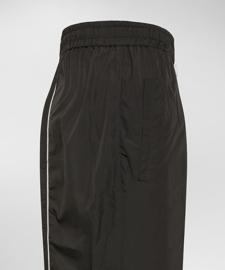 Ultra-light water-repellent trousers