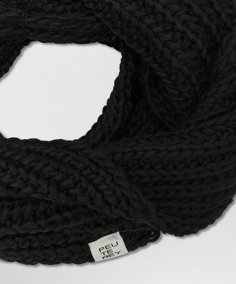 Wool neckband