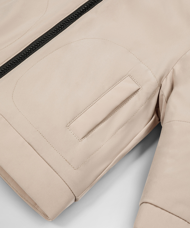 Glatte Daunenjacke mit Kapuze
