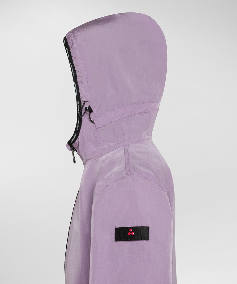 Short windbreaker jacket
