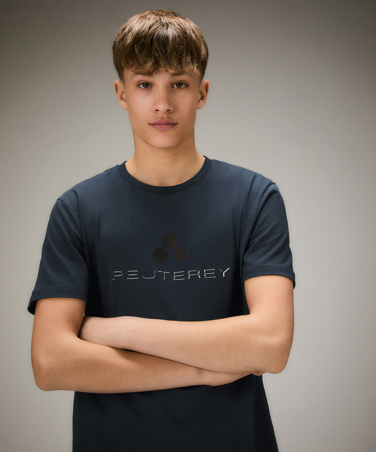 T-shirt with rubber shaded lettering