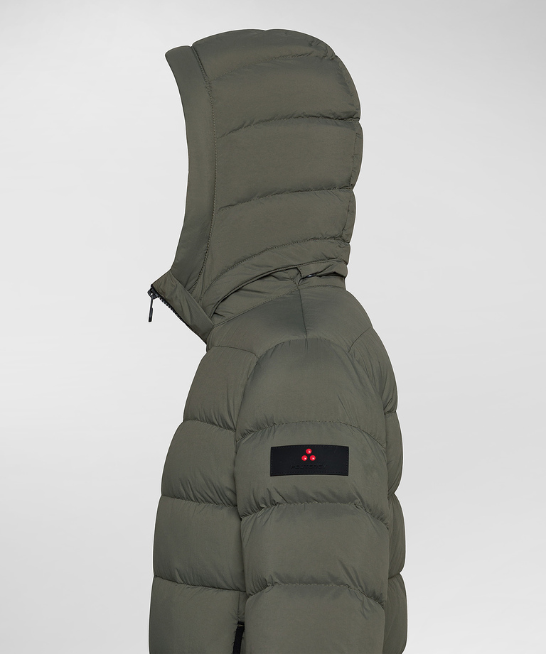 Piumino in nylon leggero con cappuccio