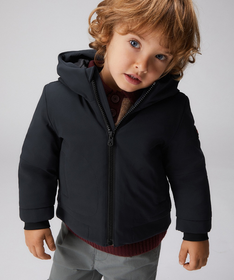 Glatte Daunenjacke mit Kapuze