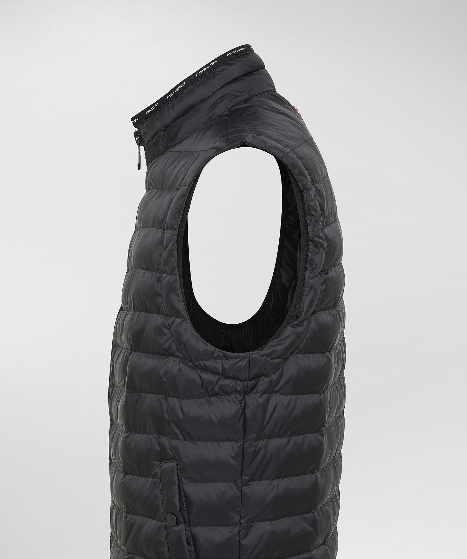 Padded vests & sleeveless puffer jacket